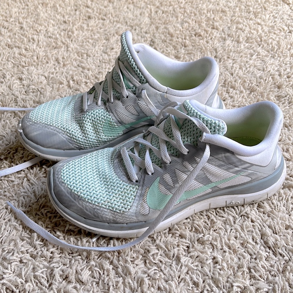 Nike Tennis Shoes